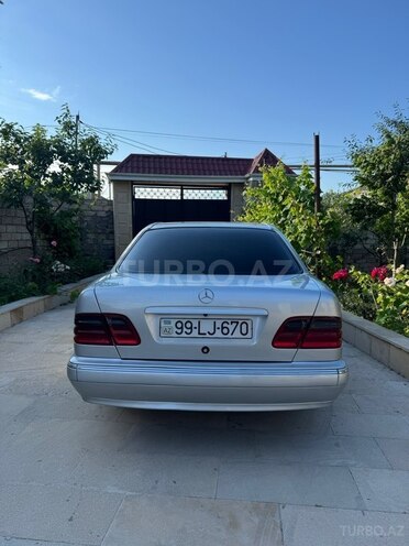Mercedes E 200-8