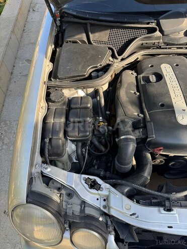 Mercedes E 200-13