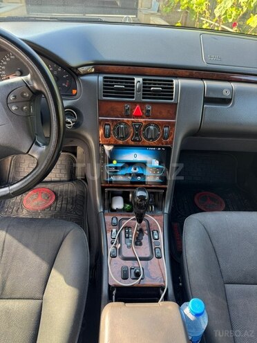 Mercedes E 200-10