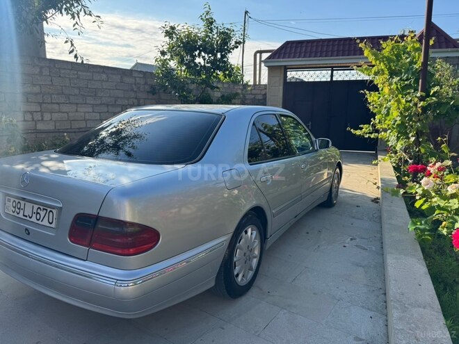 Mercedes E 200-4