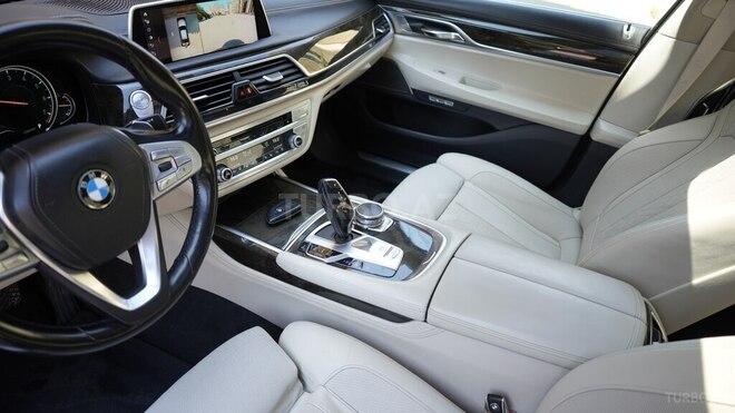 BMW 740-17