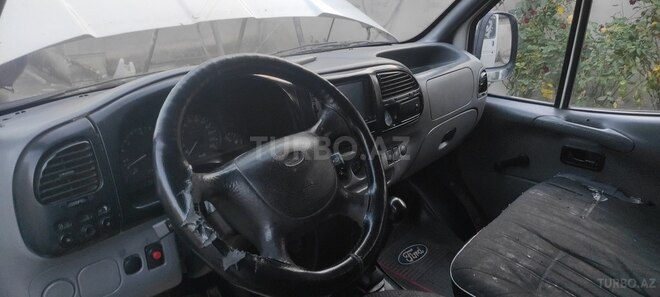 Ford Transit-5
