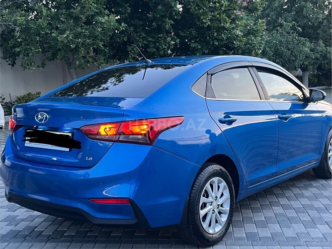 Hyundai Accent-5