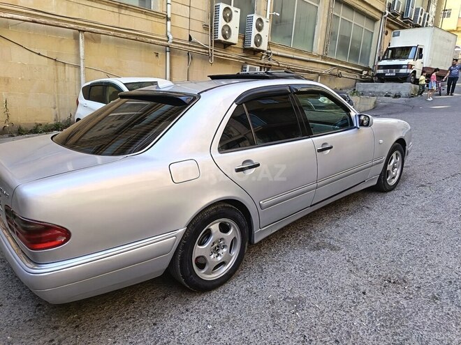 Mercedes E 240-6