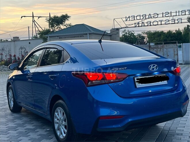 Hyundai Accent-4