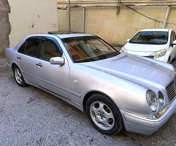 Mercedes E 240-5