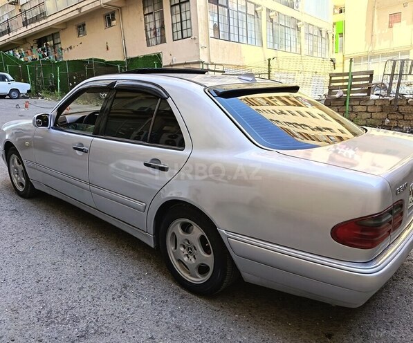 Mercedes E 240-3
