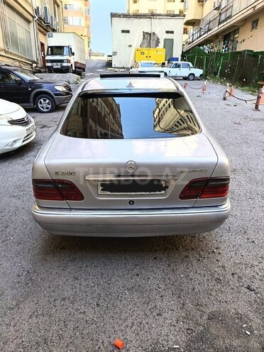 Mercedes E 240-2