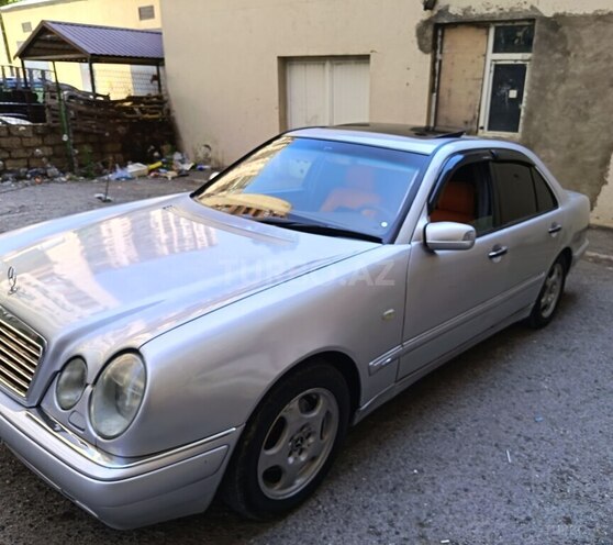 Mercedes E 240-4