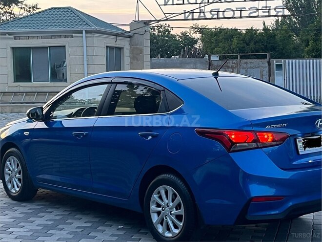 Hyundai Accent-21