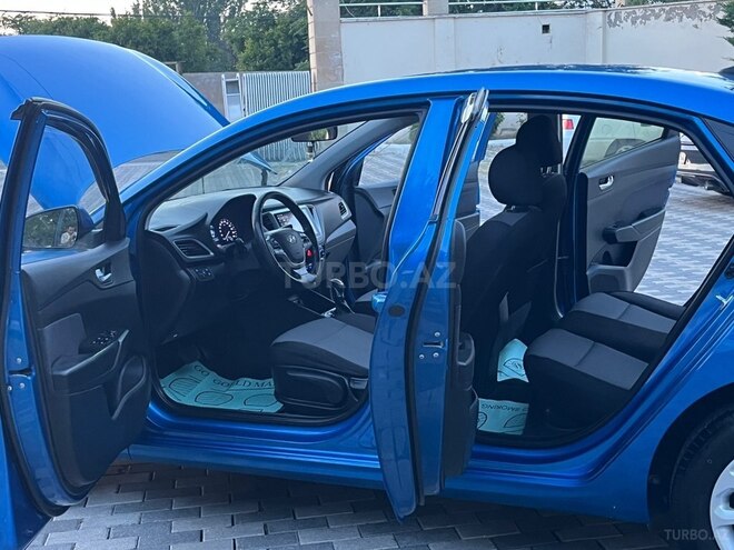 Hyundai Accent-8