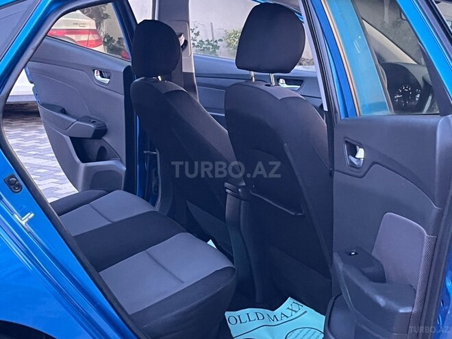 Hyundai Accent-15