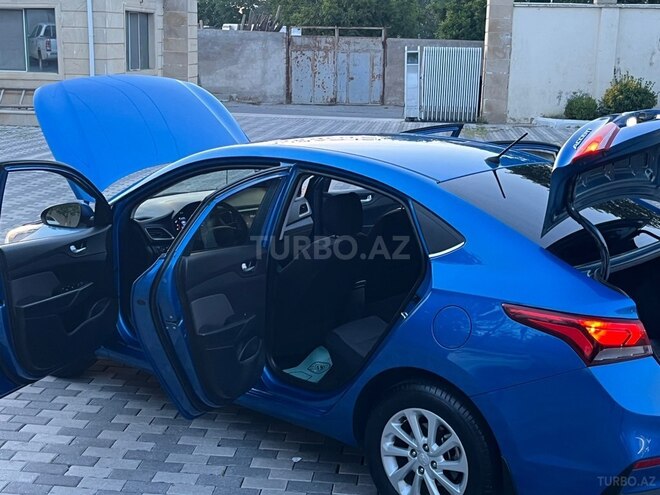 Hyundai Accent-7