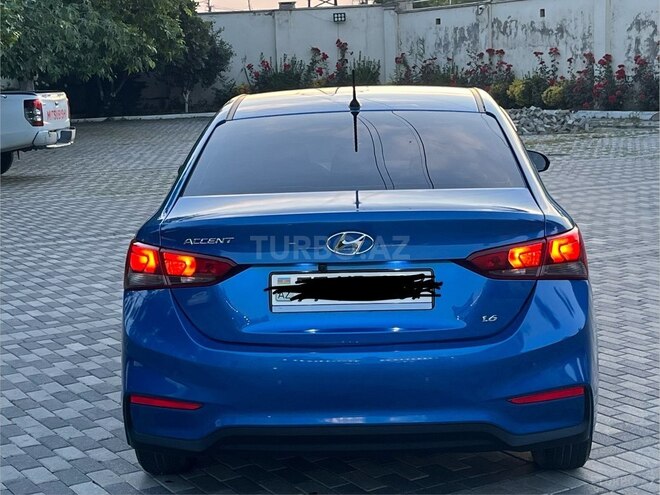 Hyundai Accent-19