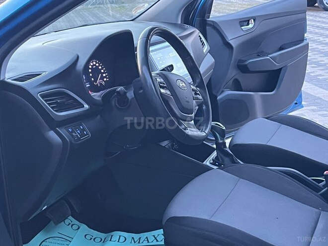Hyundai Accent-13