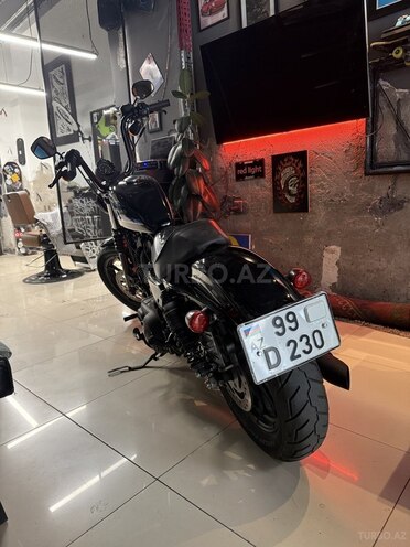 Harley-Davidson Sportster Custom 1200-4