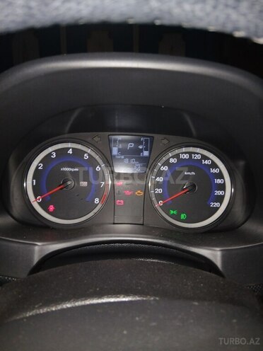Hyundai Accent-4