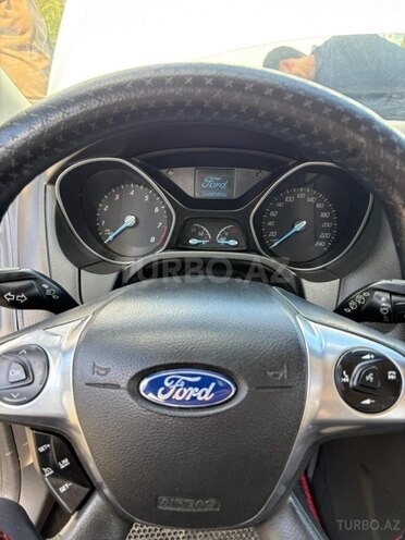 Ford Focus-15