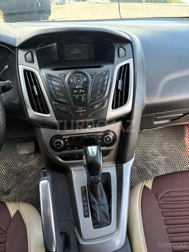 Ford Focus-11