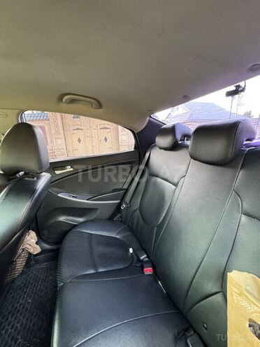 Hyundai Accent-16