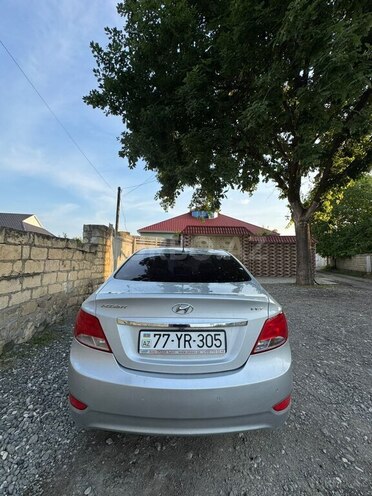Hyundai Accent-13