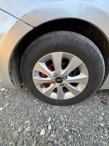 Hyundai Accent-14