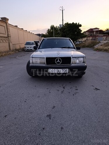 Mercedes 190-1