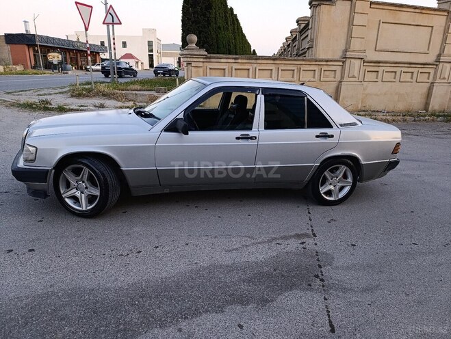 Mercedes 190-2