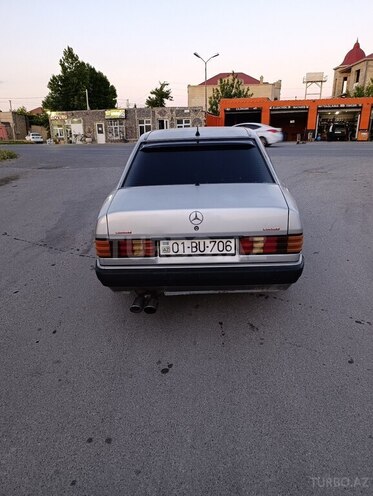 Mercedes 190-4