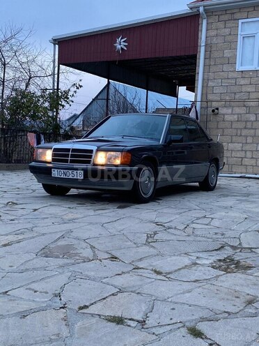 Mercedes 190-1