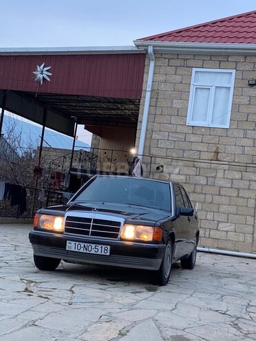 Mercedes 190-2