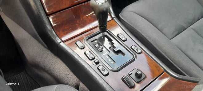 Mercedes E 200-12