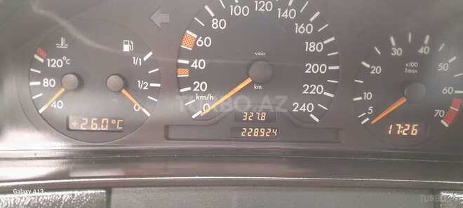 Mercedes E 200-13