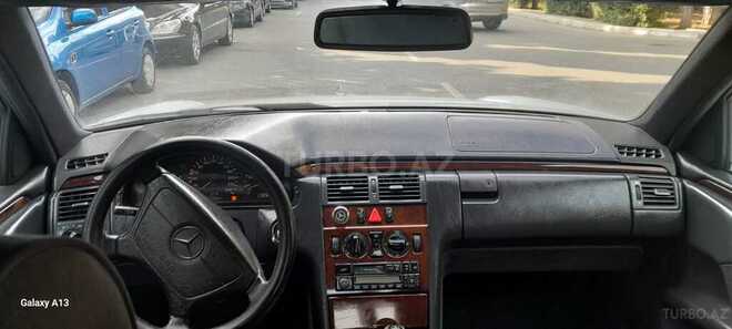 Mercedes E 200-10