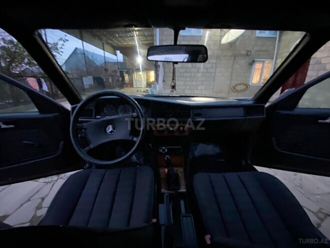 Mercedes 190-17