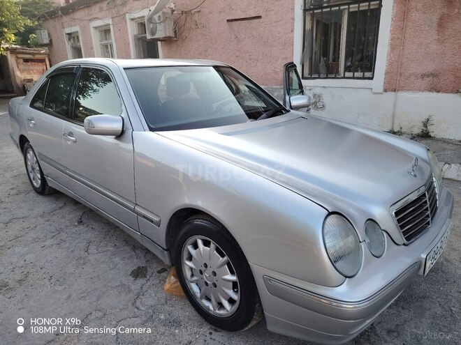 Mercedes E 240-2