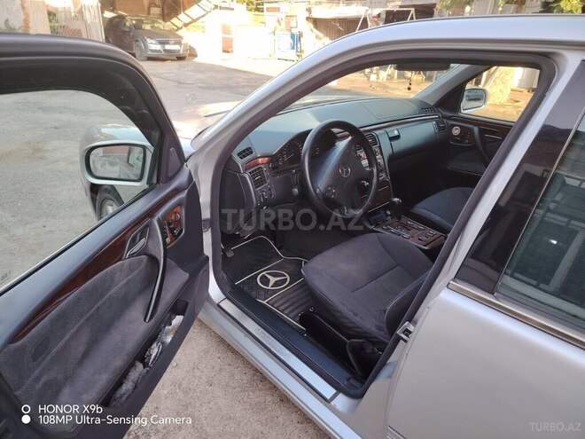 Mercedes E 240-5