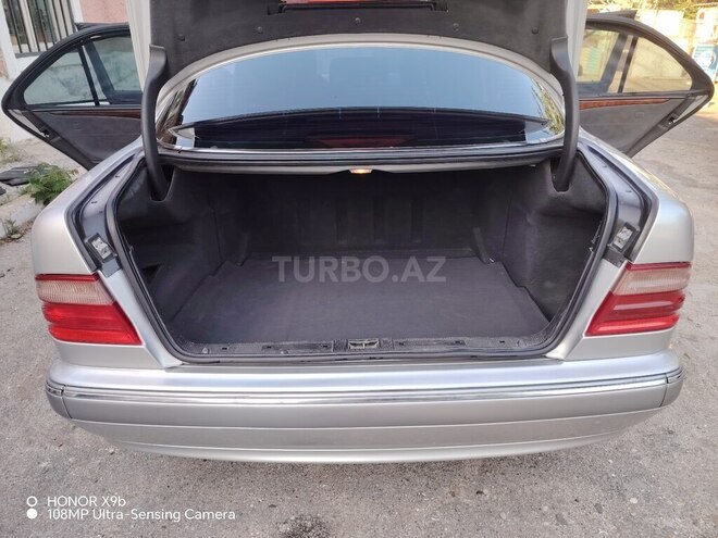 Mercedes E 240-8