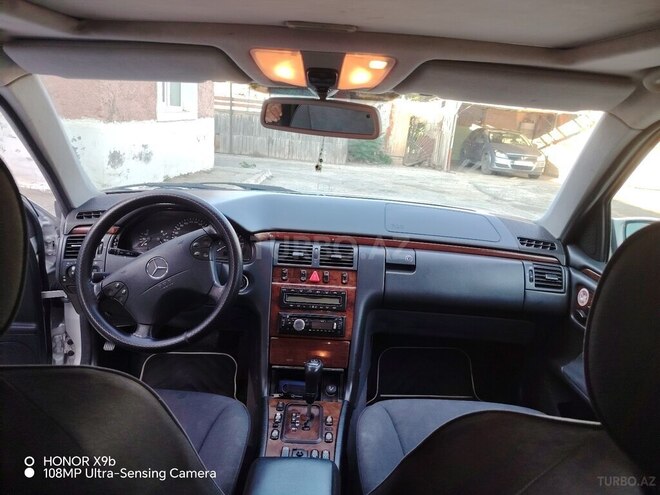 Mercedes E 240-12