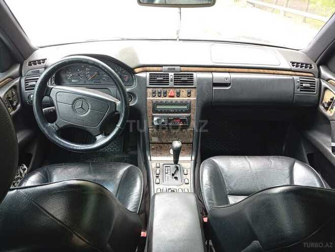 Mercedes E 200-4