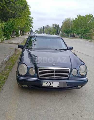 Mercedes E 200-1