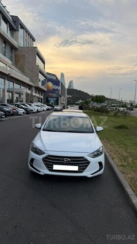 Hyundai Elantra-1