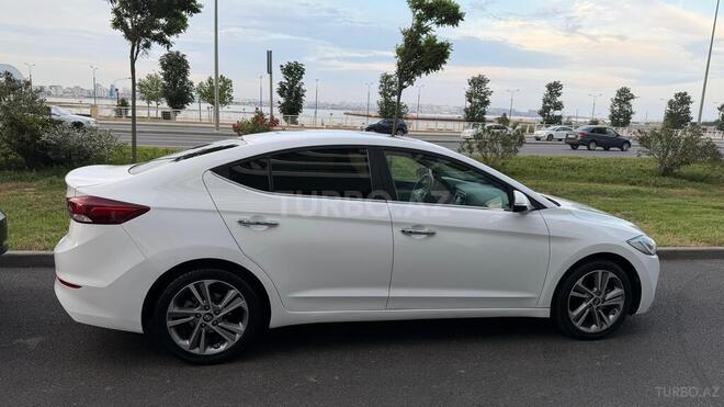 Hyundai Elantra-5