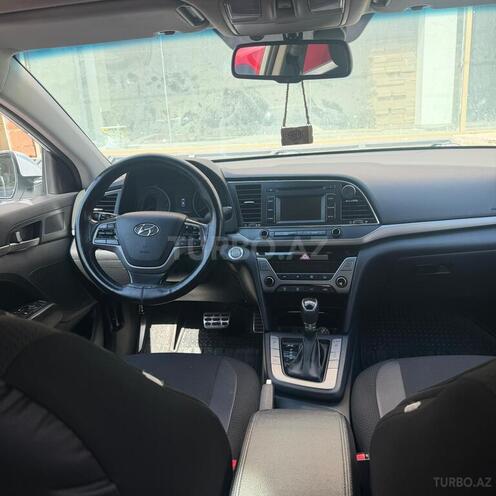 Hyundai Elantra-7