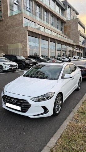 Hyundai Elantra-4