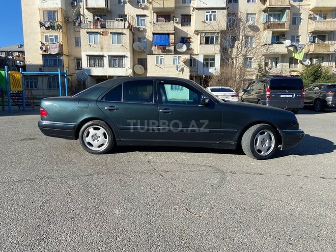 Mercedes E 240-4