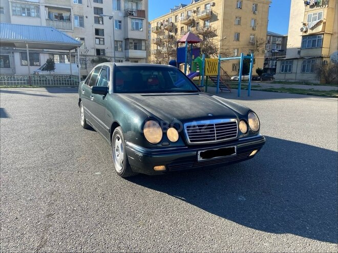 Mercedes E 240-2