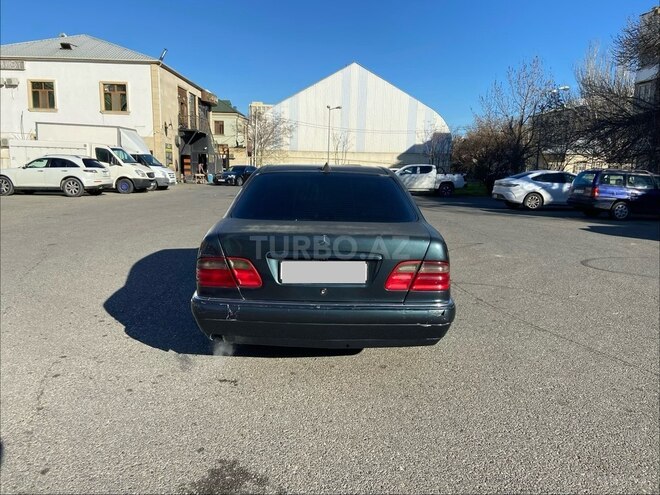 Mercedes E 240-3