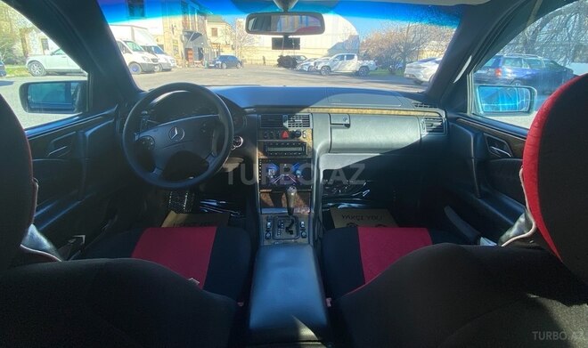 Mercedes E 240-6