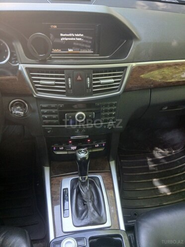 Mercedes E 250-11